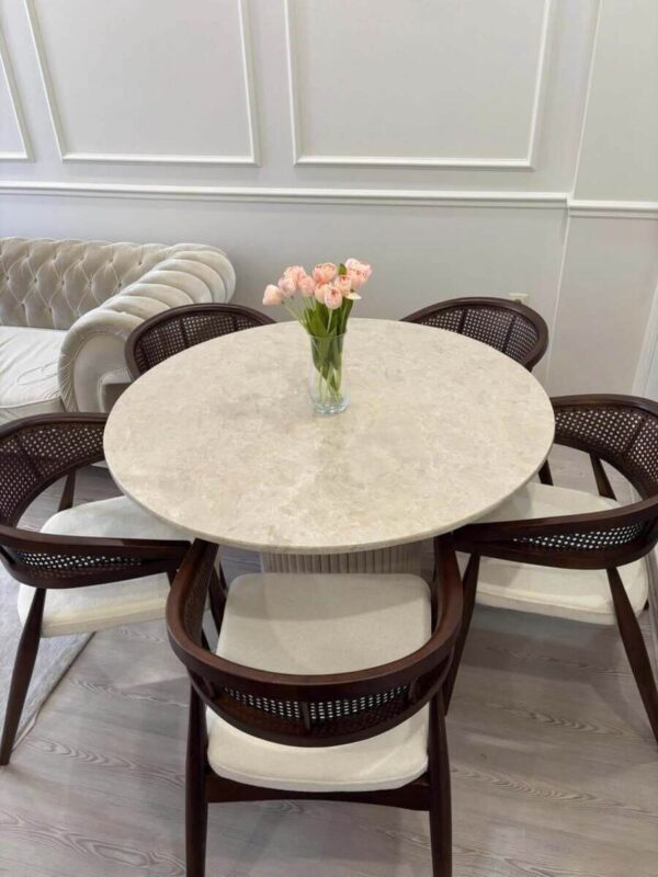 طاولة معيشة دائري خمس كراسي