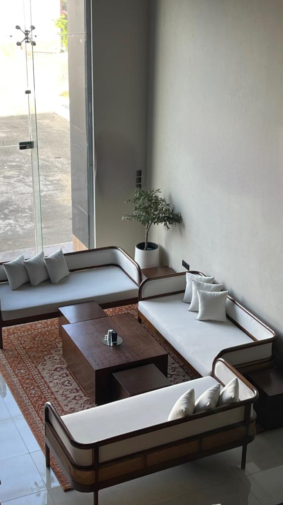 كرسي خشبي ايفا