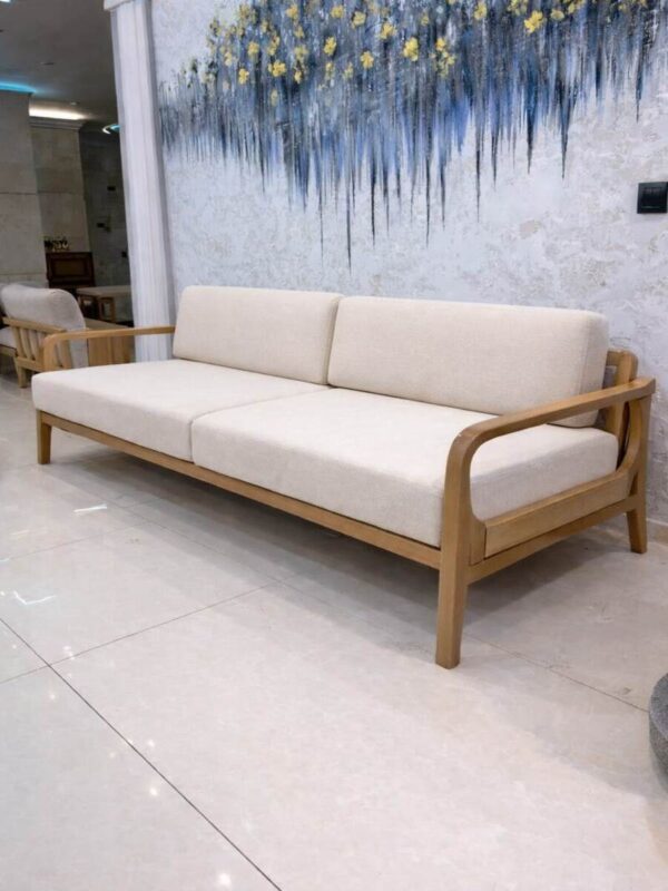 كرسي خشبي مع التنجيد